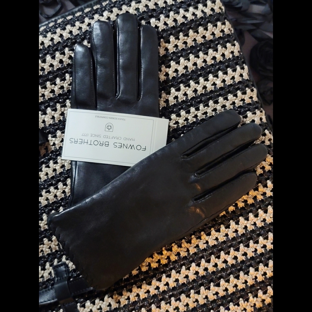 Fowns Brothers ladies leather gloves- NWT